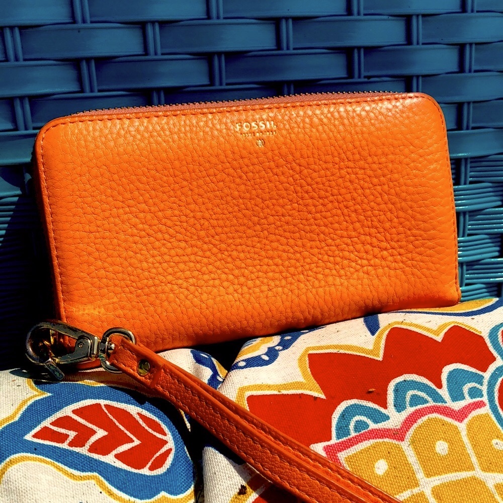 Women’s Fossil Wallet Coral Leather Clutch